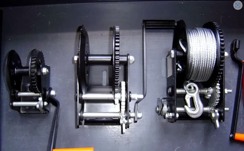 Tời quay tay (có cáp) 1200LBS