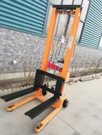Xe nâng tay cao càng C